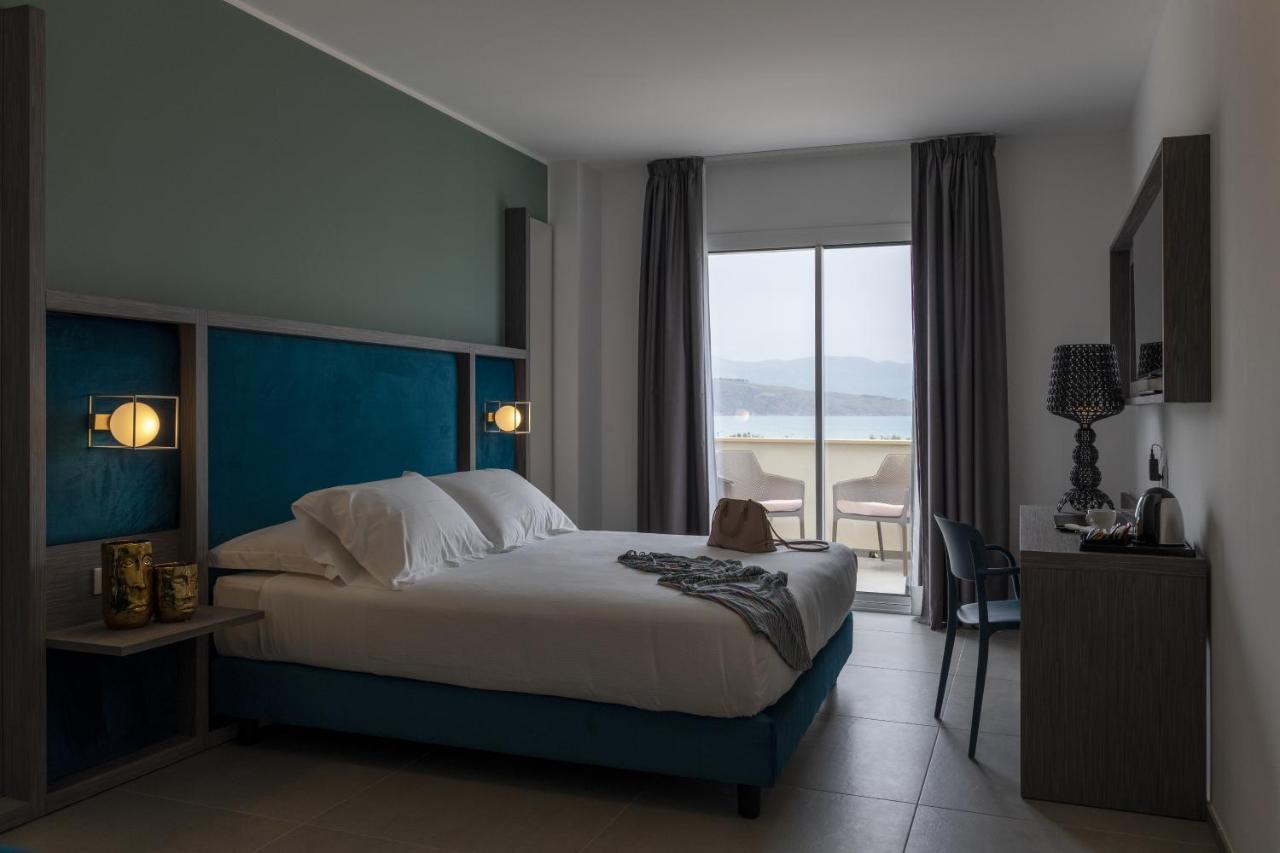 Resort La Battigia Beach & Spa 阿尔卡莫马里纳 外观 照片